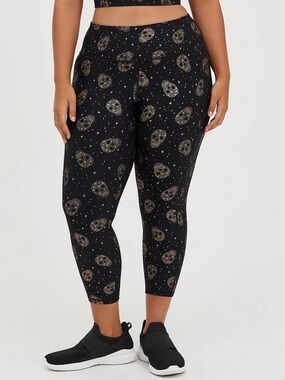 TORRID Black Crop Leggings with Gold Skull Print 4X